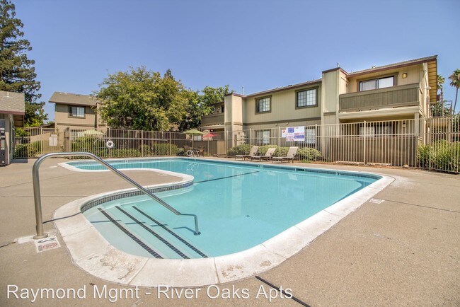 Foto del edificio - 4930 College Oak Dr