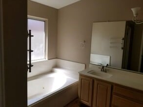 Building Photo - 3019 Bayberry Cir