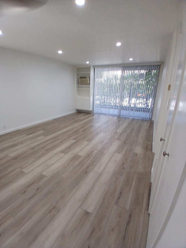 Foto del edificio - 533 S Hudson Ave