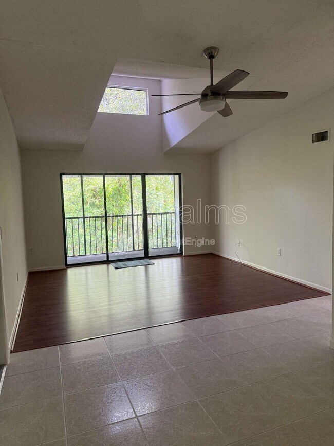 Foto del edificio - 1236 Pine Ridge Cir W