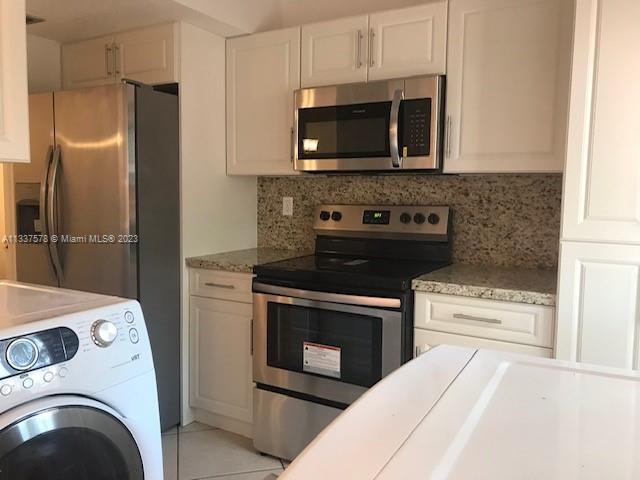 Foto del edificio - 7131 Miami Lakes Dr