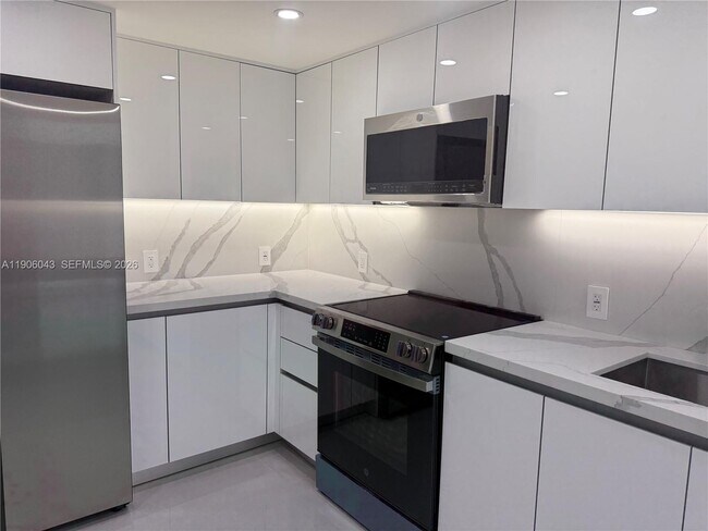 Foto del edificio - 3675 N Country Club Dr