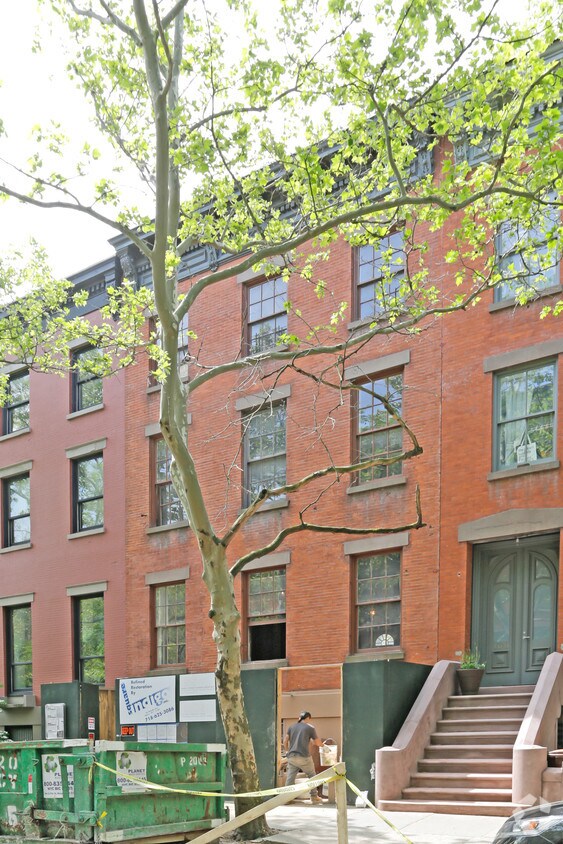 Primary Photo - 170 Amity St