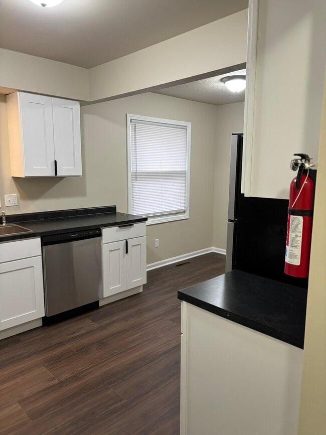 Building Photo - 8599 E H Ave