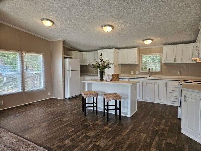 Building Photo - 315 Walnut Crest Ct