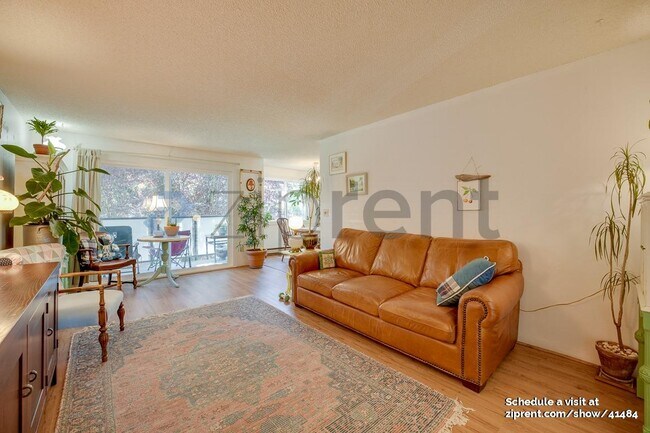 Foto del edificio - 3711 26th Pl W