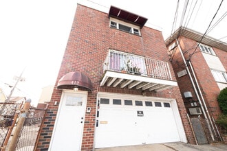 Building Photo - 412 Walker St