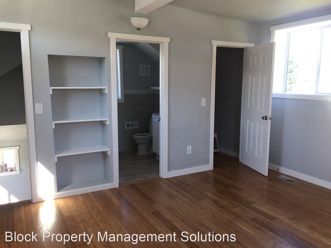 Building Photo - 3 br, 2 bath House - 5151 S. Director St