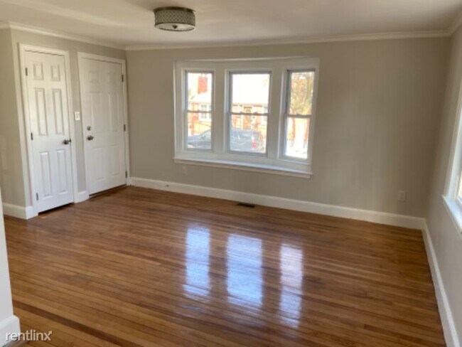 Building Photo - 2 br, 1 bath Apartment - Roslindale 1 Unit 1