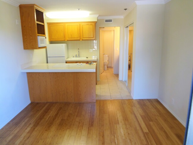 Strathmore Regency Apartments photo'