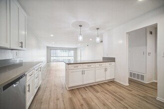 Interior Photo - 170 North Crescent Street