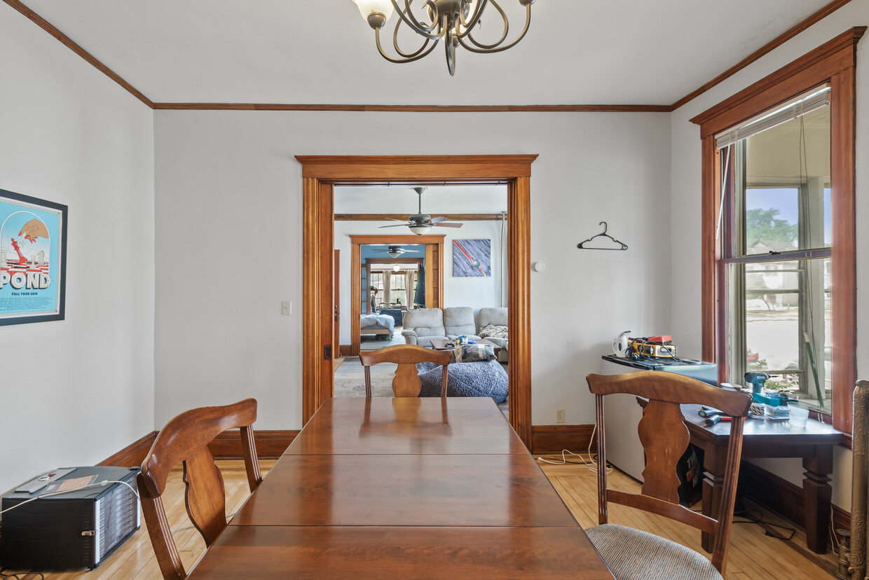 Large dining and living space - 403 Broadway St NE