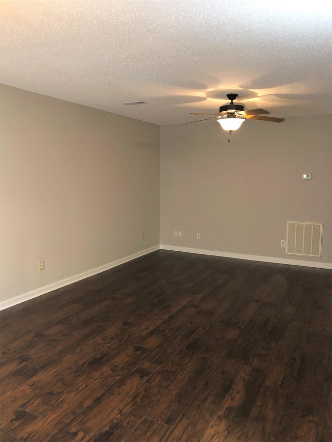 Building Photo - 9009 Fountain Brook Ln
