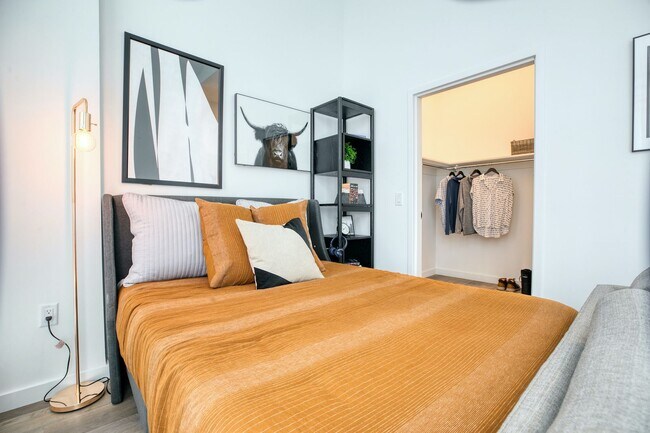 Interior Photo - Hamilton Crossing