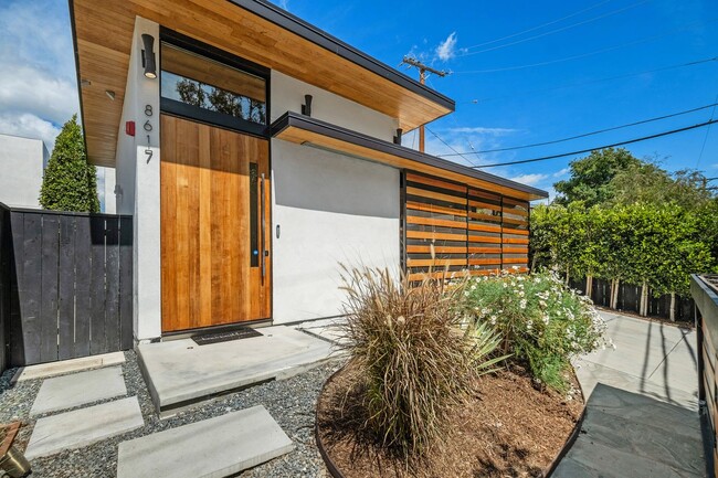 Building Photo - 8617 Higuera St