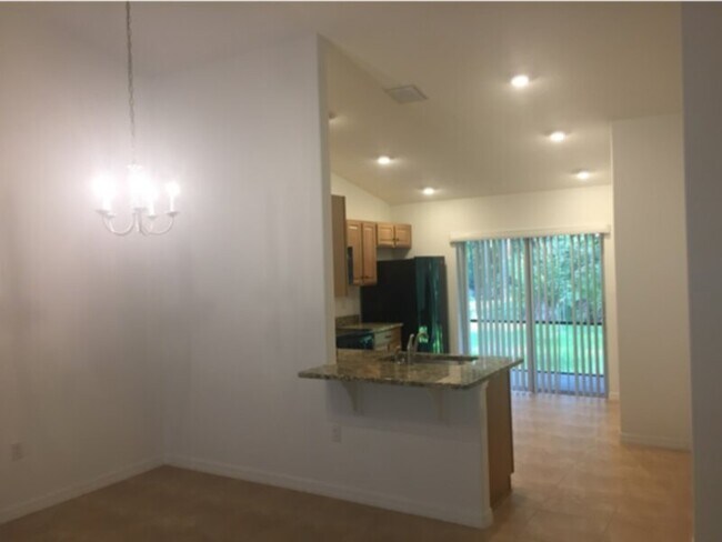 Foto del edificio - Updated Spacious Rental Available in Palm Coast, FL