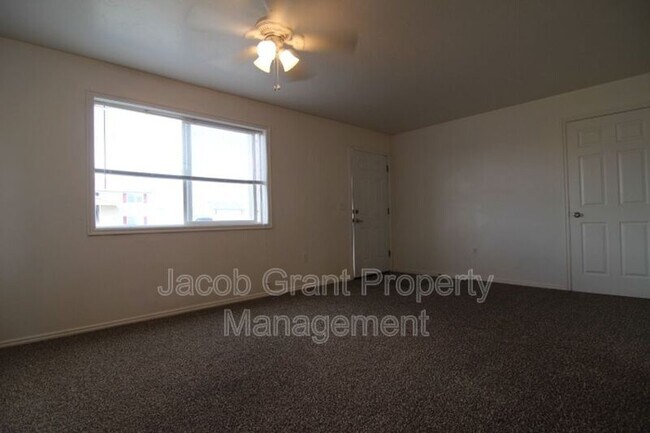 Foto del edificio - 2540 Pumice Dr