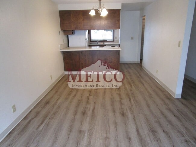 Building Photo - 04703