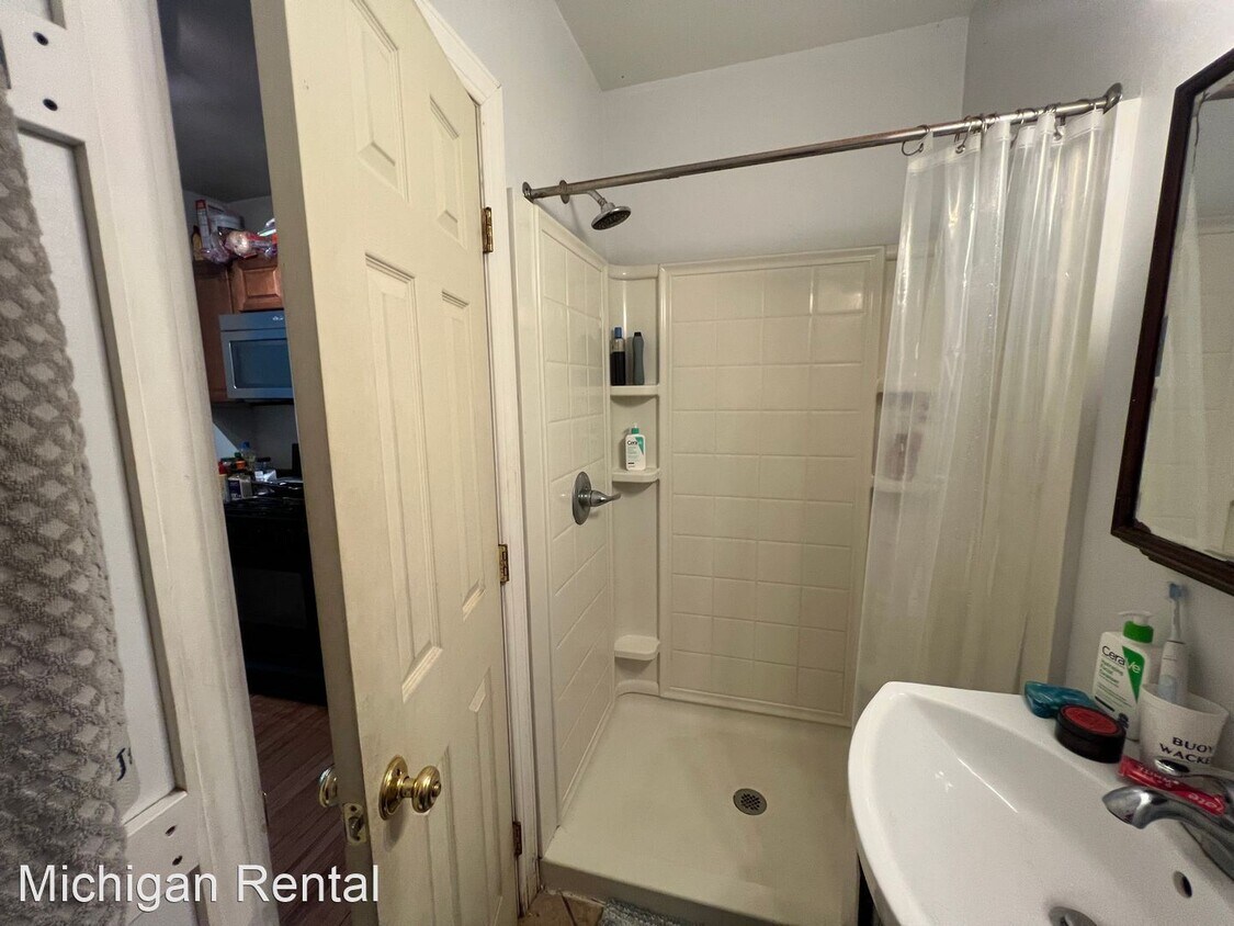 Primary Photo - 8 br, 3 bath House - 546 Walnut