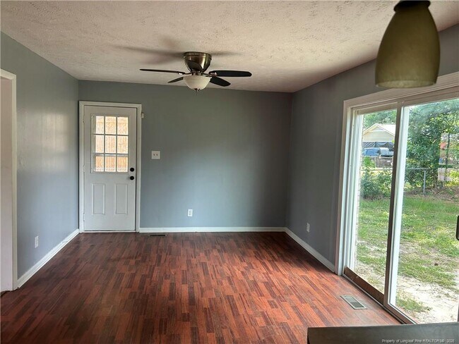 Foto del edificio - 7430 Southgate Rd