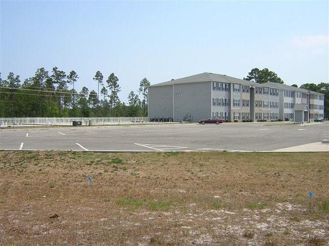 Building Photo - Carolinian East