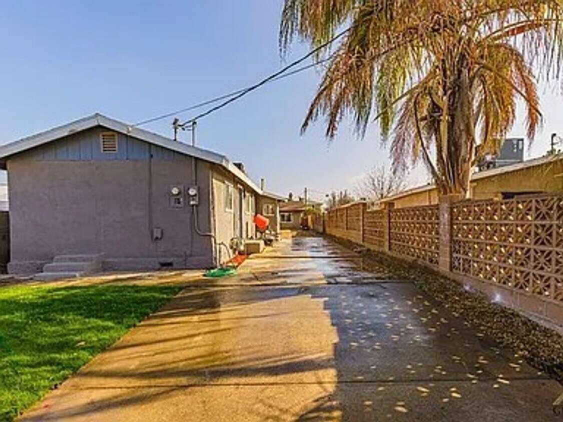 Building Photo - 1117 Washington St