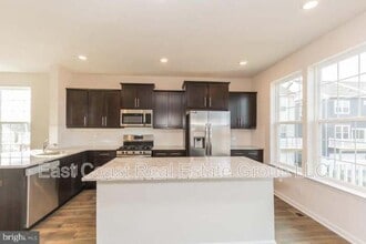 Building Photo - 5123 Ironsides Dr