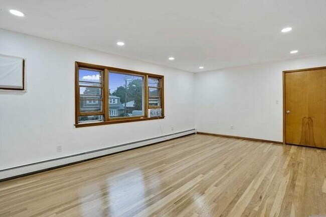 Foto del edificio - 6 Miller Ave