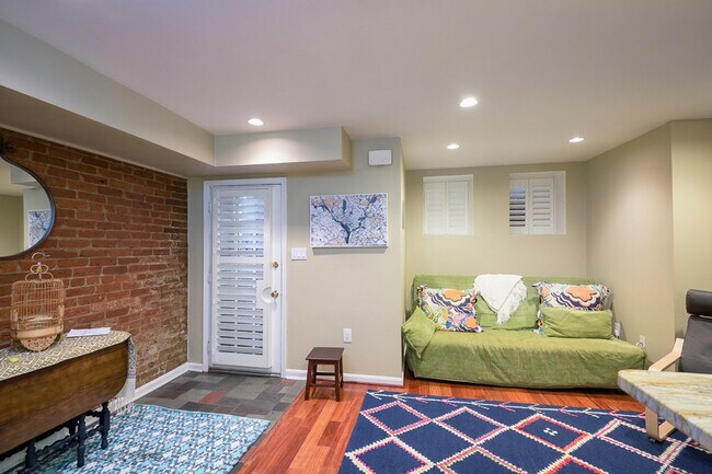 Foto del edificio - 1001 New Hampshire Ave NW