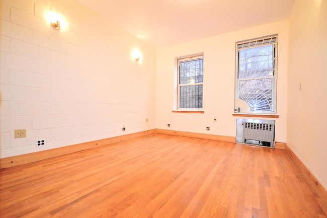Building Photo - 233 Boerum St