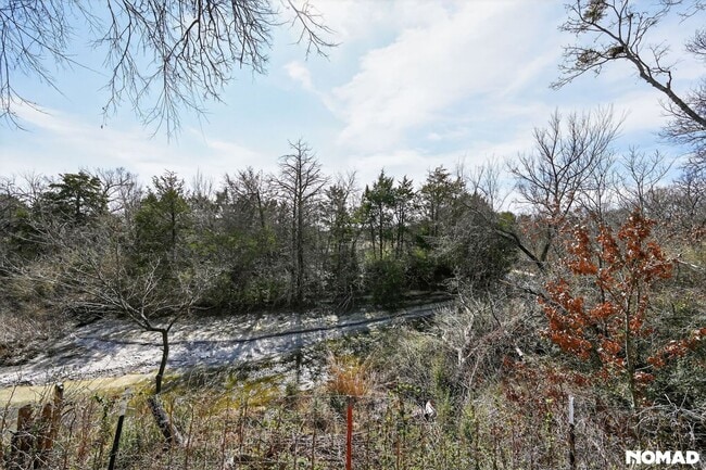 Foto del edificio - 2102 W Bear Creek Rd