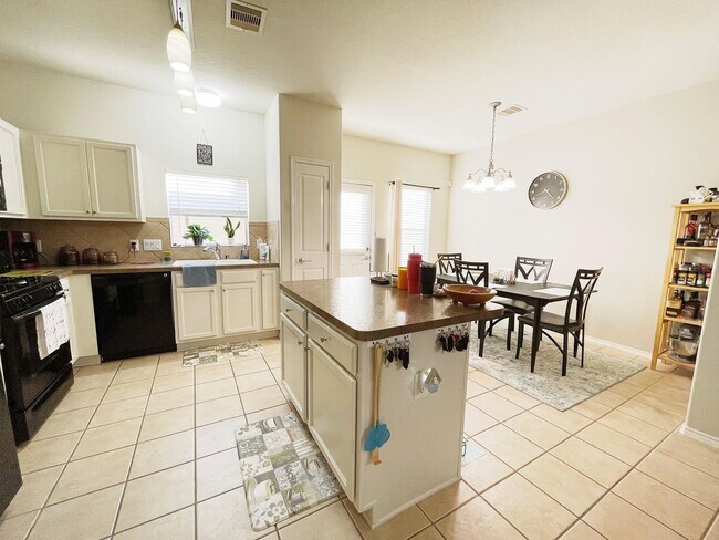 Foto del edificio - 23614 Youpon Lake Ln