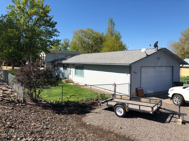 Foto del edificio - 807 Poplar St