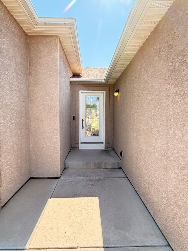 Foto del edificio - GORGEOUS 3Bed 2Bath 3Car Garage in NorthEast GJ!!!!!