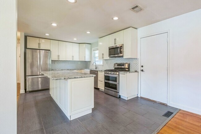 Foto del edificio - Charming 3BR House in Decatur