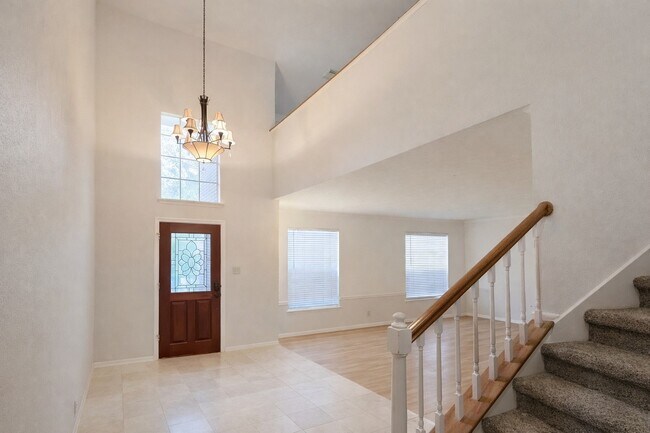 Foto del edificio - 2630 Lakeway Dr