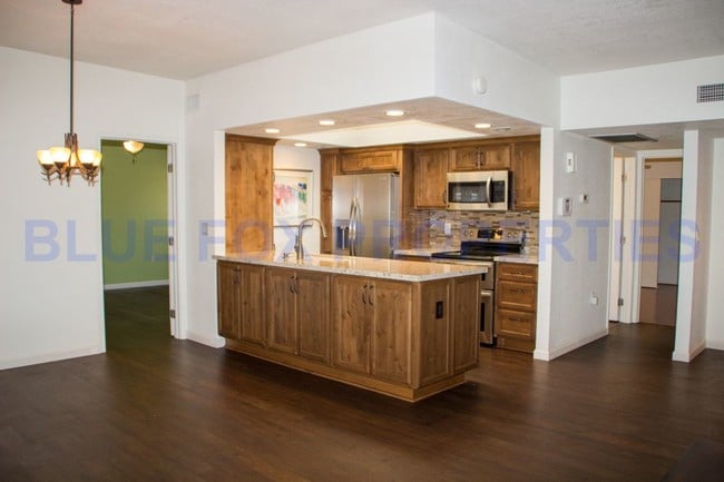 Building Photo - 1754 W Dalehaven Cir