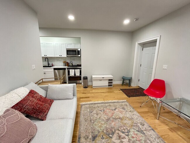 Building Photo - FG Rooms &amp; Short Term Rentals