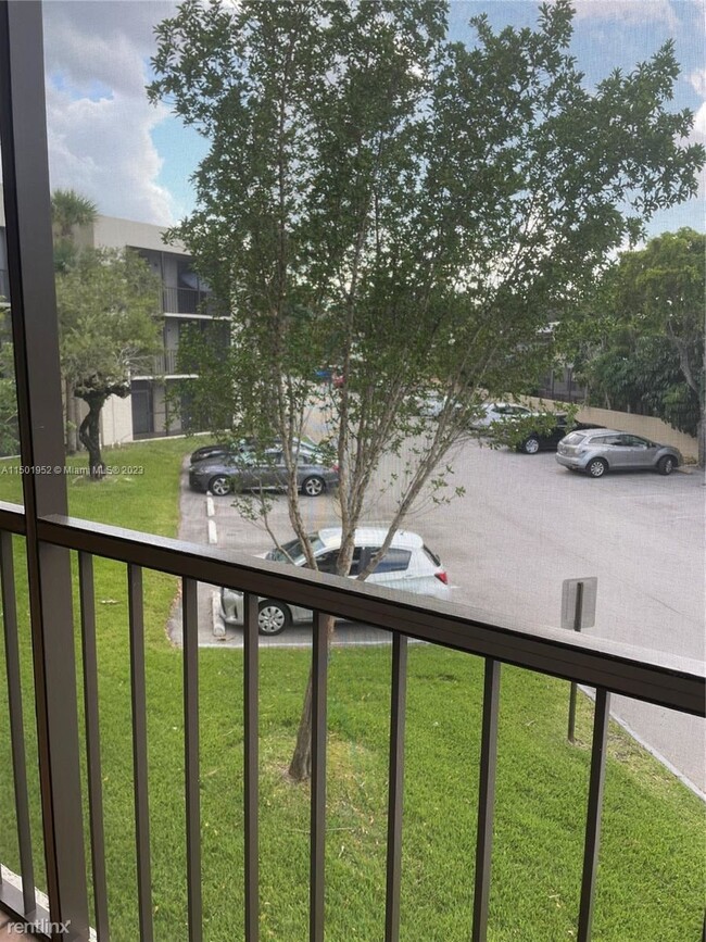 Building Photo - 3 br, 2 bath House - 8005 SW 107th Ave Apt...