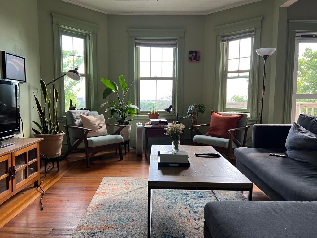 Primary Photo - 207 Summer St
