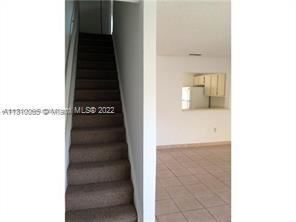 Building Photo - 2 br, 2.5 bath Townhome - 305 Palm Cir E