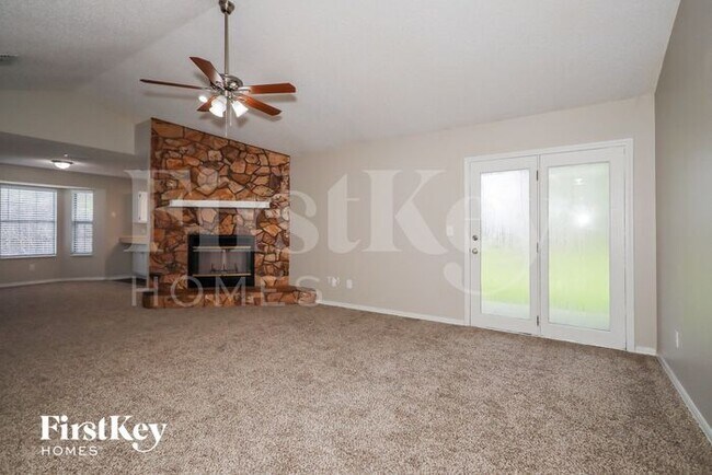 Foto del edificio - 2966 Russell Oaks Dr