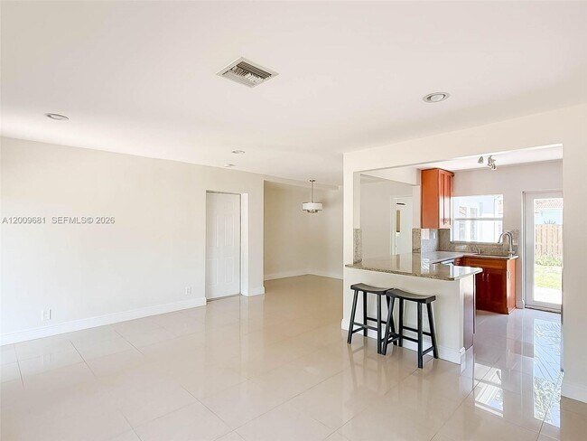Foto del edificio - 321 NE 29th St