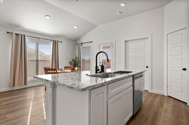 Foto del edificio - 2156 Langford Ave