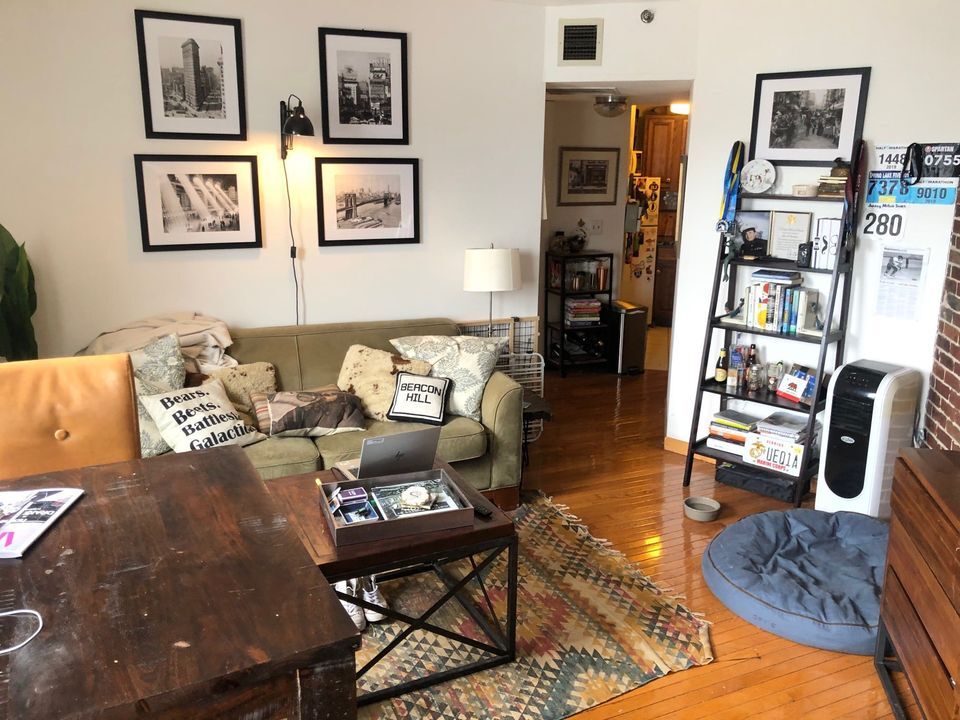 living room - 100 W Cedar St