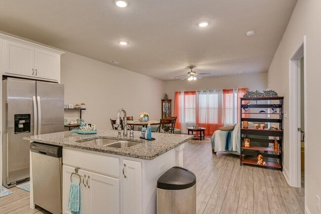 Building Photo - 1103 Clareton Dr