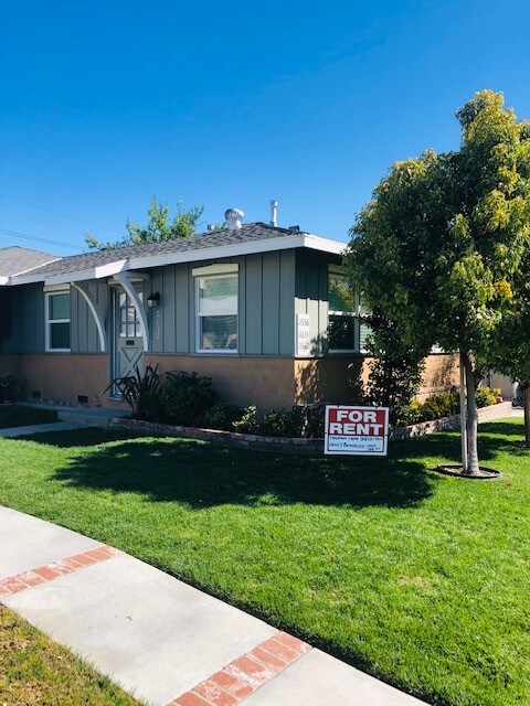 Primary Photo - 2632 N Frederic St