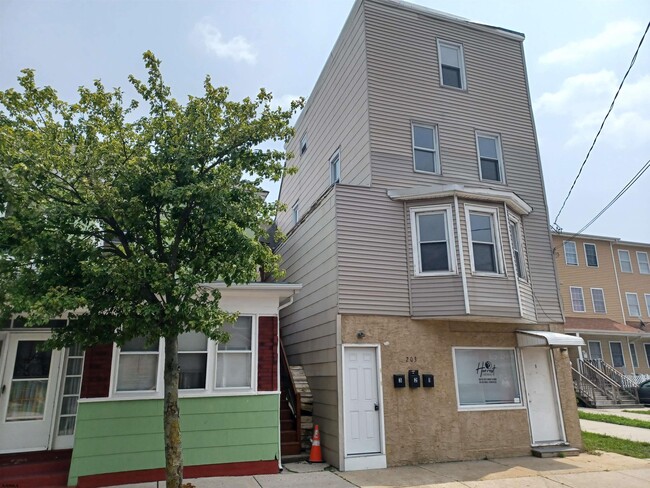 Building Photo - 203 N South Carolina Ave