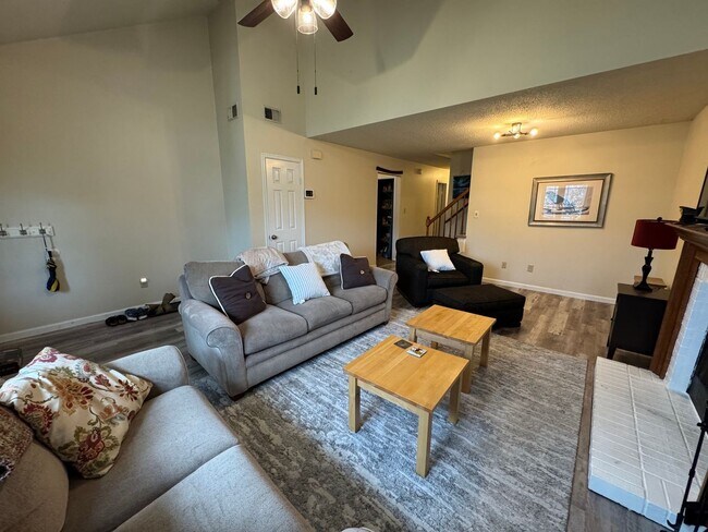 Foto del edificio - Well Maintained Single-Family Home in FC School District
