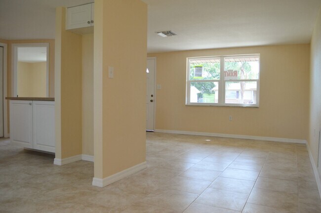 Foto del edificio - REDUCED PRICE! Beautiful house!